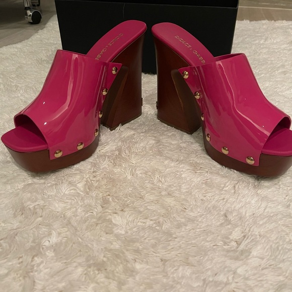 Dolce and Gabana Hot Pink Patent Leather Never Worn In Box 39 Studded Slides - Picture 2 of 5